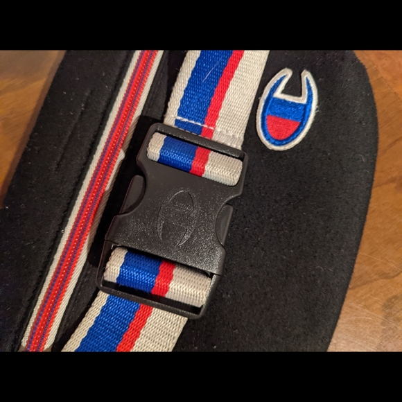 Champion Sling Bag or Fanny Pack - Picture 3 of 13